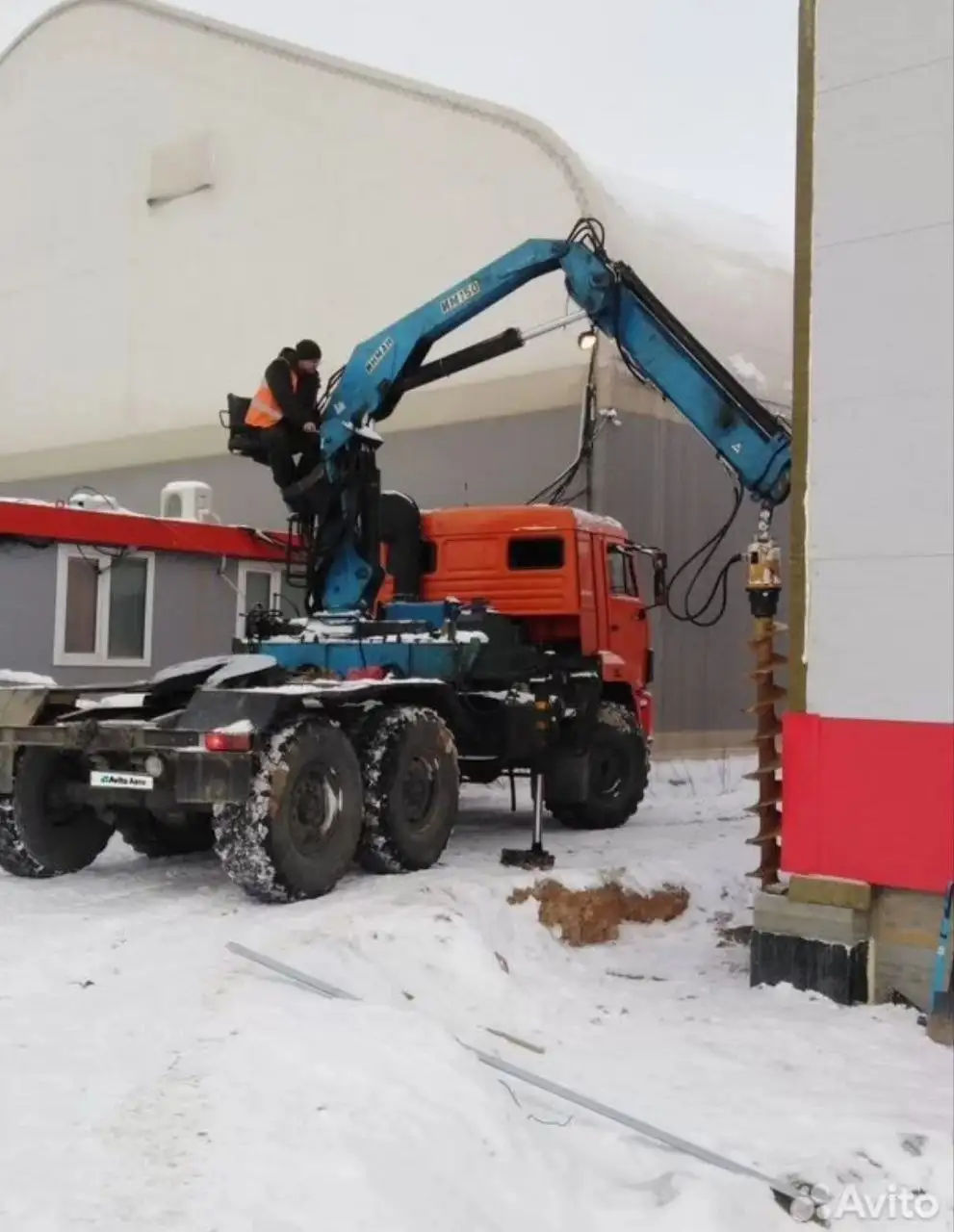 Продажа техники 2011 года с бурилкой и полуприцепом - Барахолка в Уфа