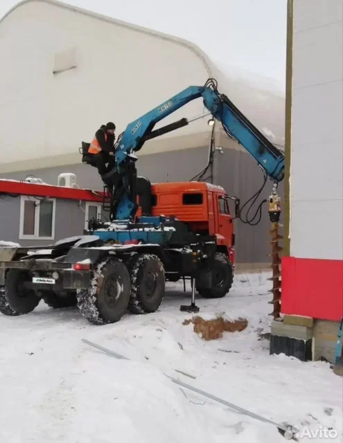 Продажа техники 2011 года с бурилкой и полуприцепом - Мебель и инструменты в Уфа
