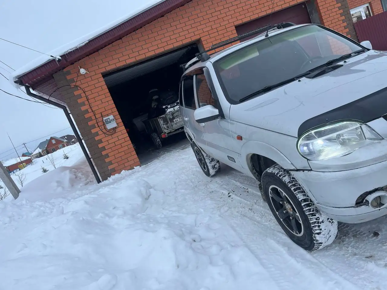 Шевроле Нива 2005 года с ГБО и шумоизоляцией - Легковые автомобили (Авто) в Уфа