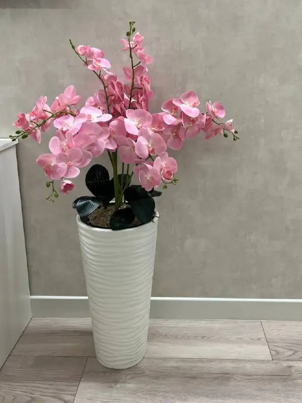 Композиция «королевская орхидея» из искусственных цветов в белом горшке - Искусственные цветы (Барахолка) в Уфа