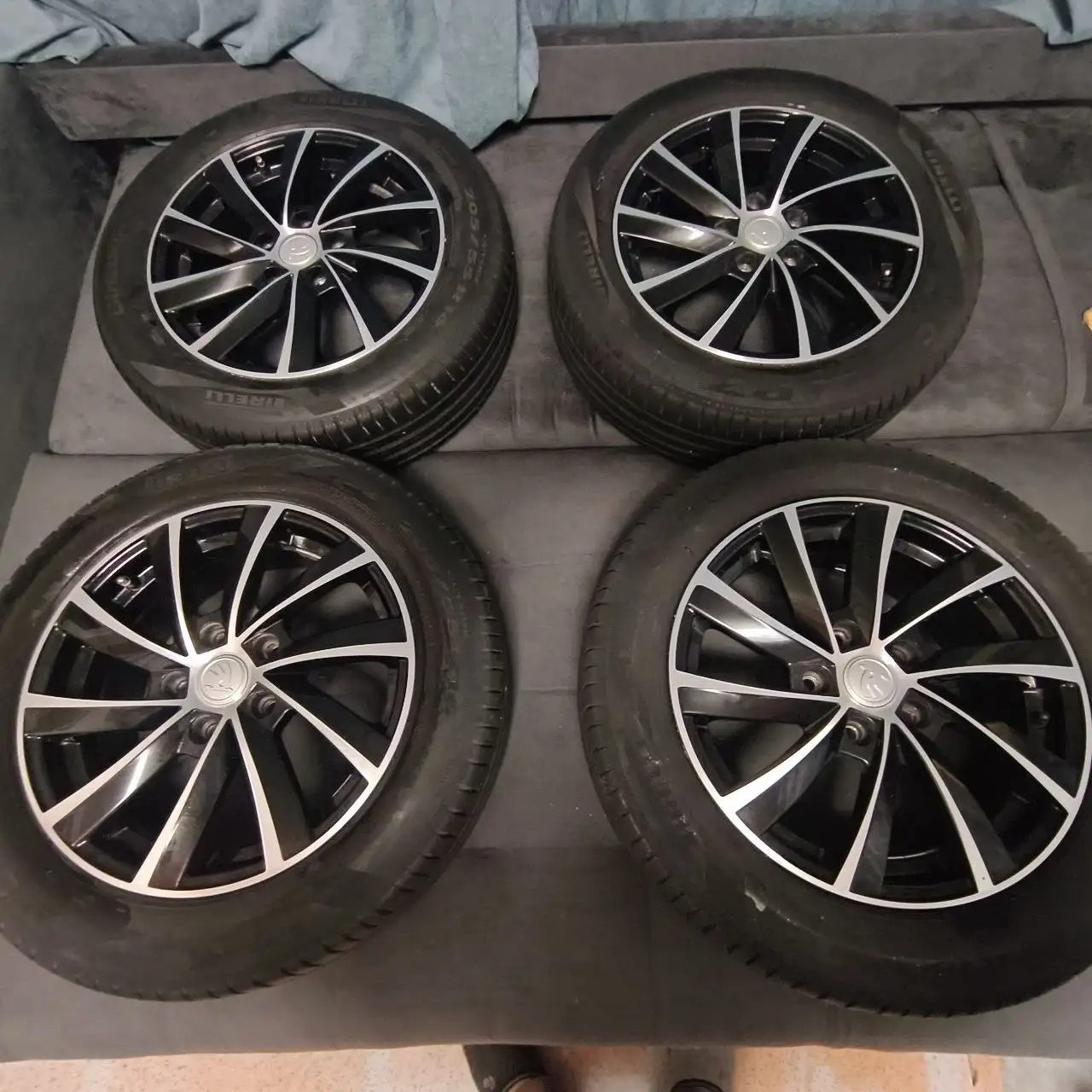 Летние колеса Pirelli 205/55/16 Cinturato P7 на дисках Skoda - Шины и диски (Авто) в Уфа