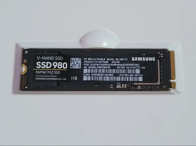 Продам SSD накопитель Samsung 980 1000 ГБ M.2 NVMe - Смарт-часы и фитнес-трекеры в Уфа