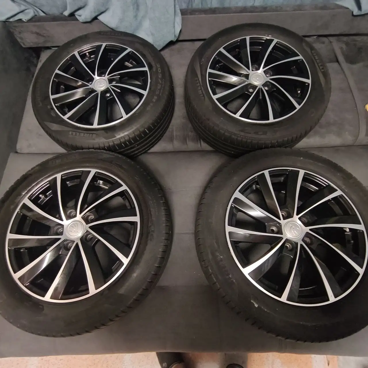 Летние колеса Pirelli 205/55/16 Cinturato P7 на дисках Skoda - Шины и диски (Авто) в Уфа