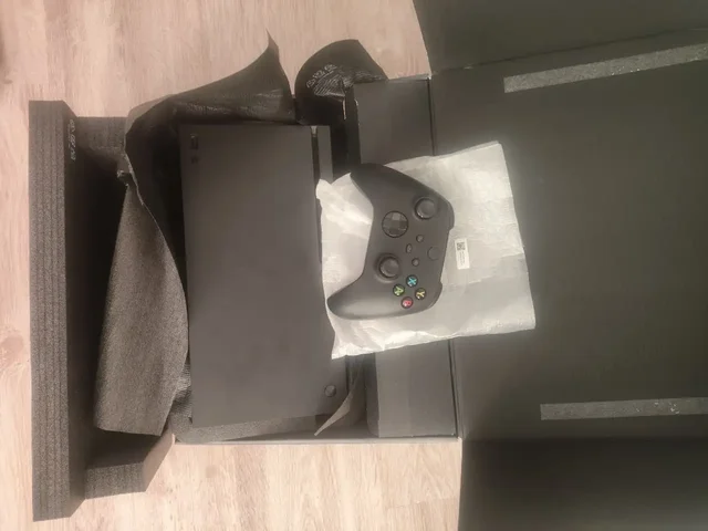 Игровая приставка Xbox Series X 1TB - Аксессуары для мобильных устройств в Уфа