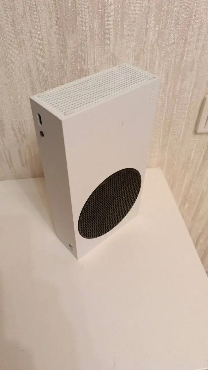 Продам Xbox Series S с играми - Игровые приставки (Электроника) в Уфа