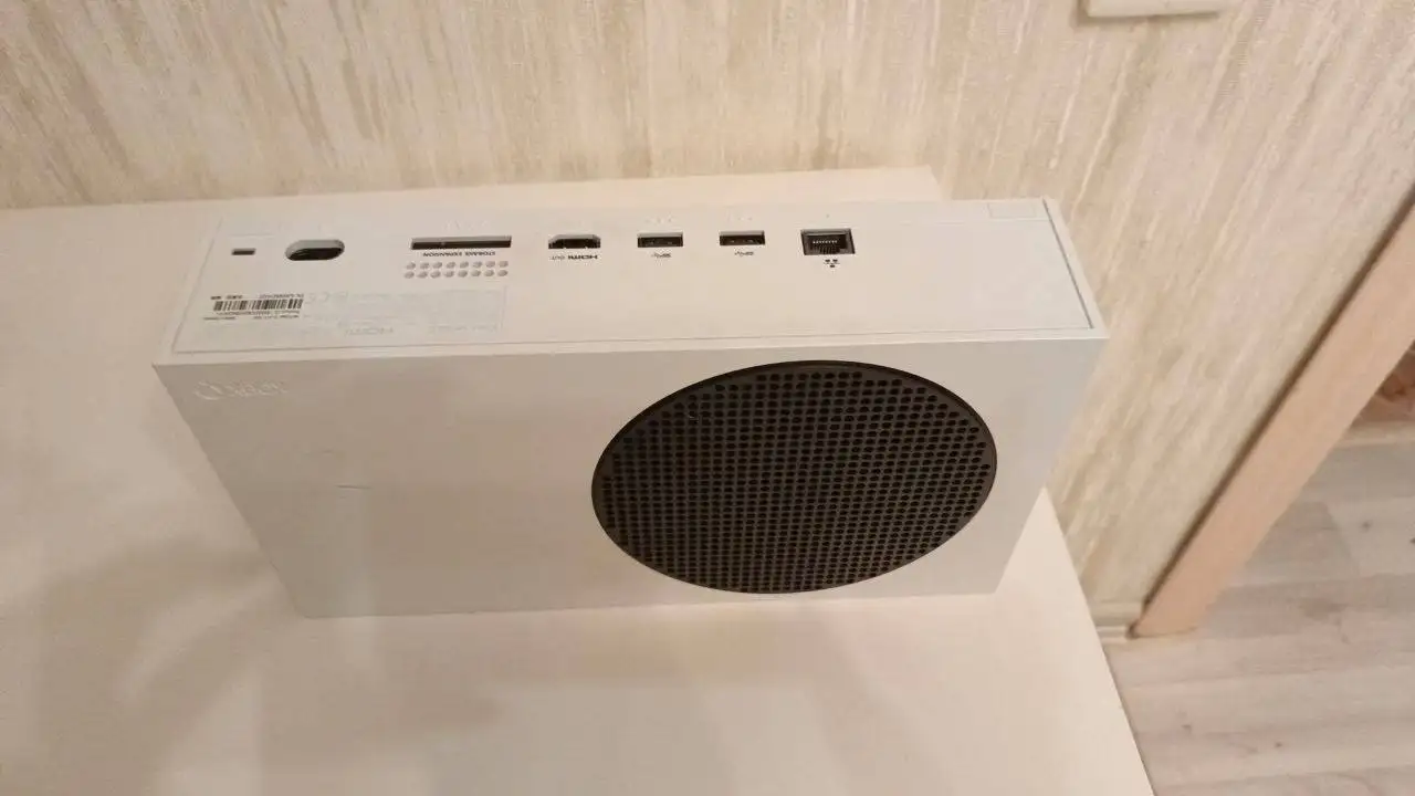 Продам Xbox Series S с играми - Игровые приставки (Электроника) в Уфа