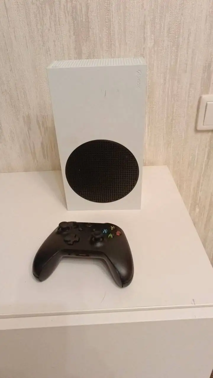 Продам Xbox Series S с играми - Игровые приставки (Электроника) в Уфа