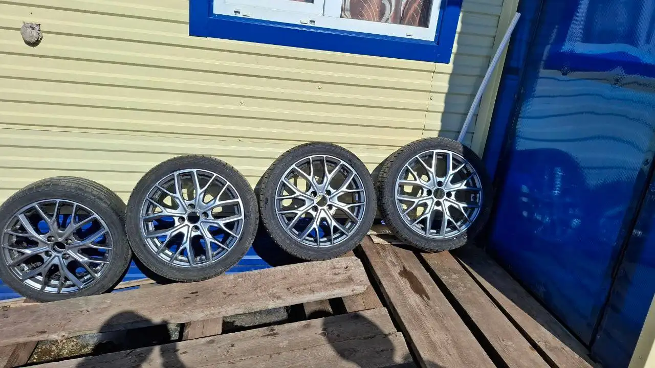 Литі диски з низькопрофільною резиною 195/45 R16 - Шини та диски (Авто) в Уфа