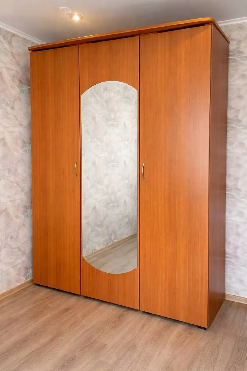 Продается вместительный коричневый шкаф - Мебель (Для дома и дачи) в Уфа