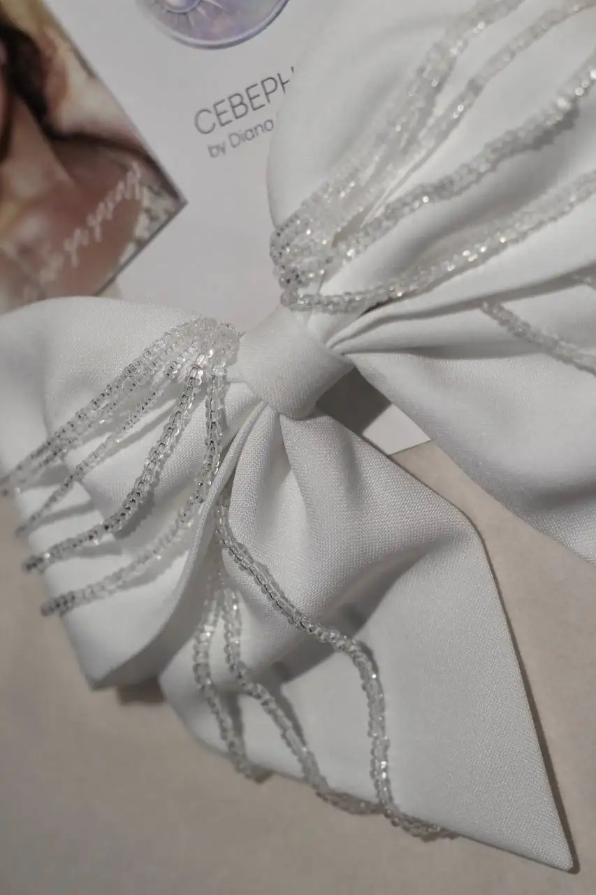 Белый бант для торжеств с металлической заколкой - Аксессуары (Барахолка) в Уфа