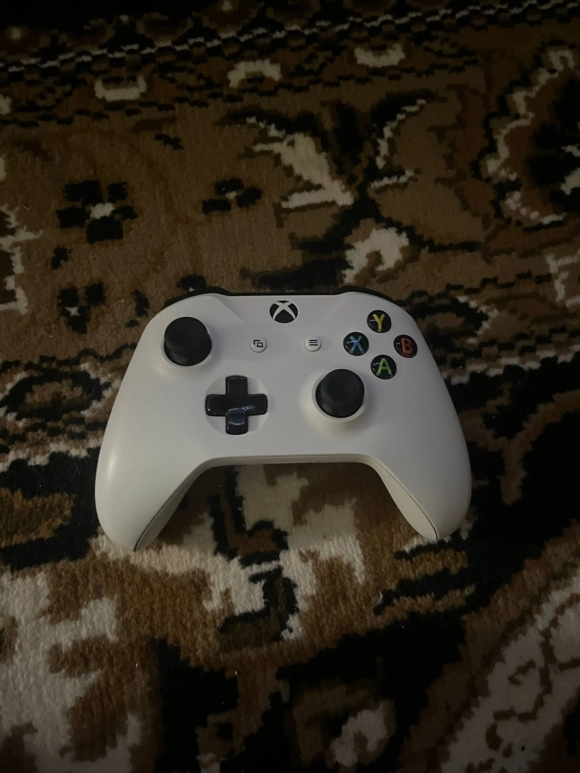 Геймпад Xbox One не работает - Игровые контроллеры (Электроника) в Уфа