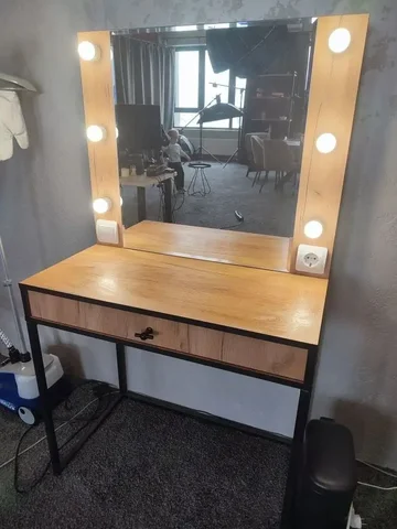 Туалетный столик с зеркалом и подсветкой - Инструменты в Уфа