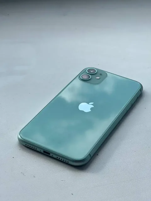 iPhone 11 64GB, состояние 9.5/10 - Игровые приставки в Уфа