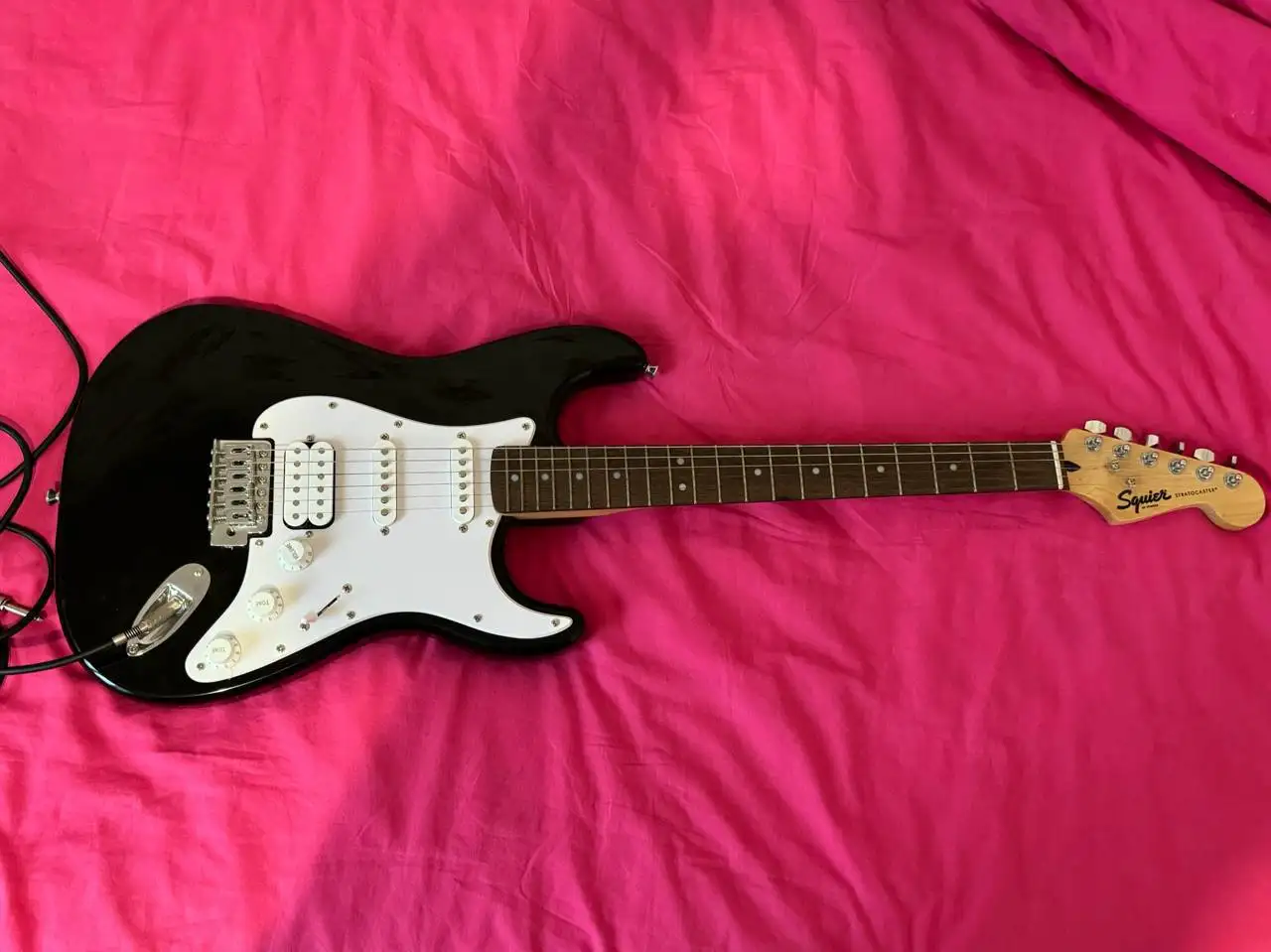 Fender Squier Stratocaster электрогитара + Ibanez IBZ10GV2 комбоусилитель - Музыкальные инструменты (Хобби и отдых) в Уфа