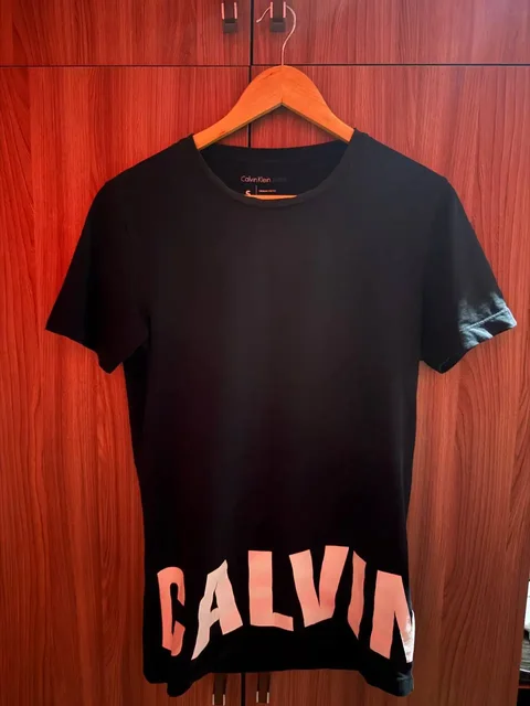Брендовые вещи Calvin Klein, Armani, Massimo Dutti - Футболки и топы в Уфа
