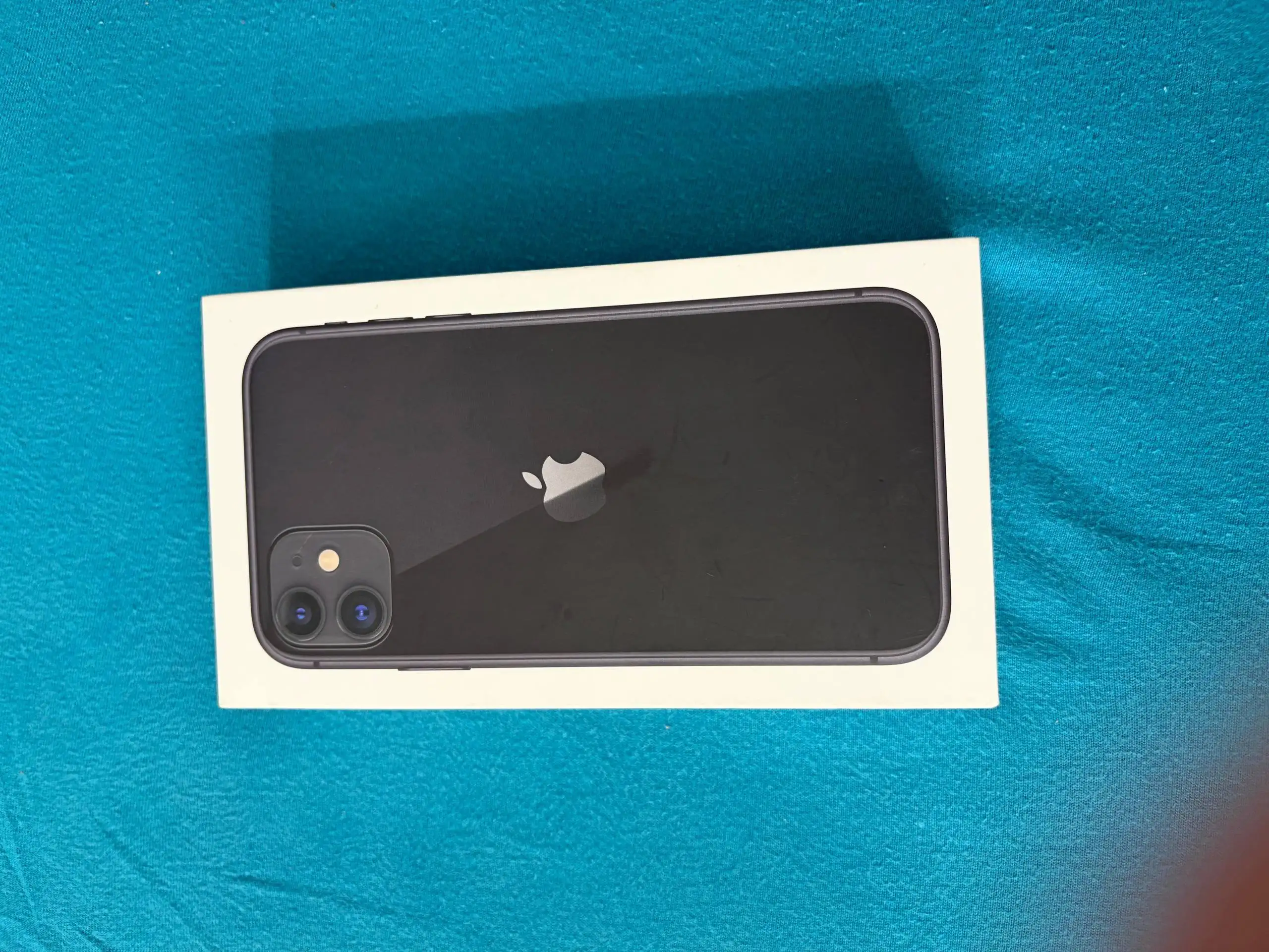 iPhone 11 64GB с царапинами - Смартфоны (Электроника) в Уфа