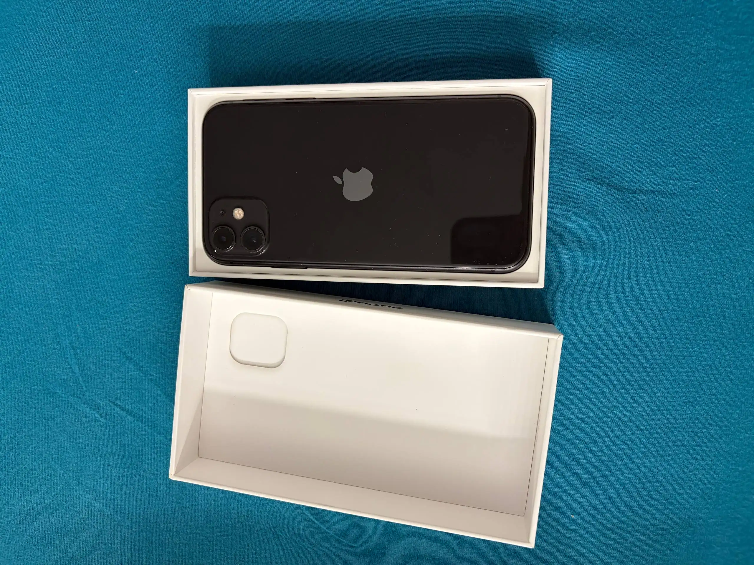 iPhone 11 64GB с царапинами - Смартфоны (Электроника) в Уфа