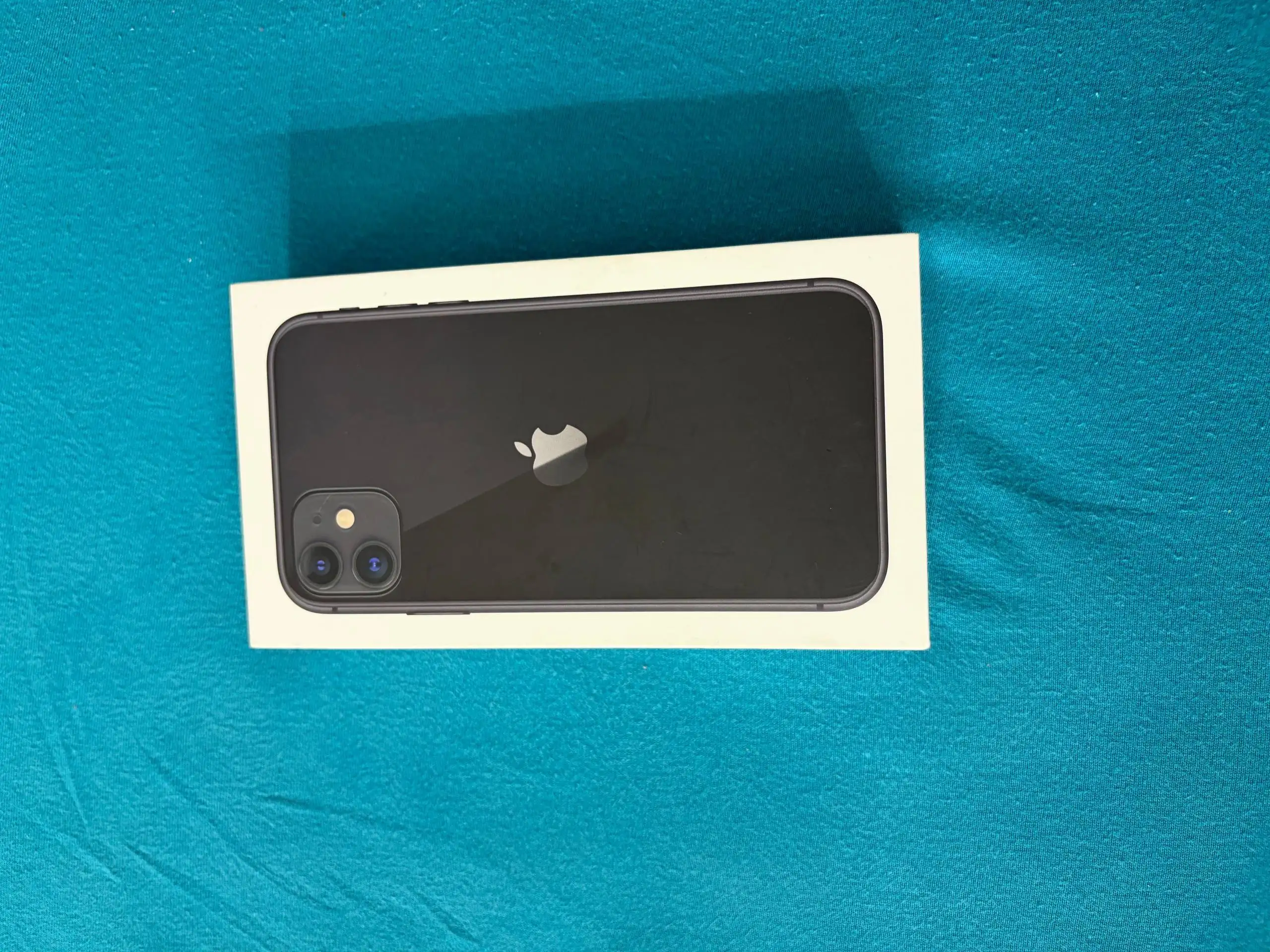 iPhone 11 64GB с царапинами - Смартфоны (Электроника) в Уфа
