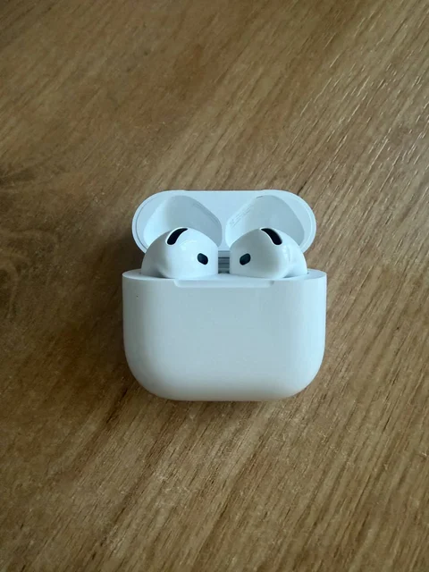 Продам оригинальные AirPods без шумоподавления - Электроника в Уфа