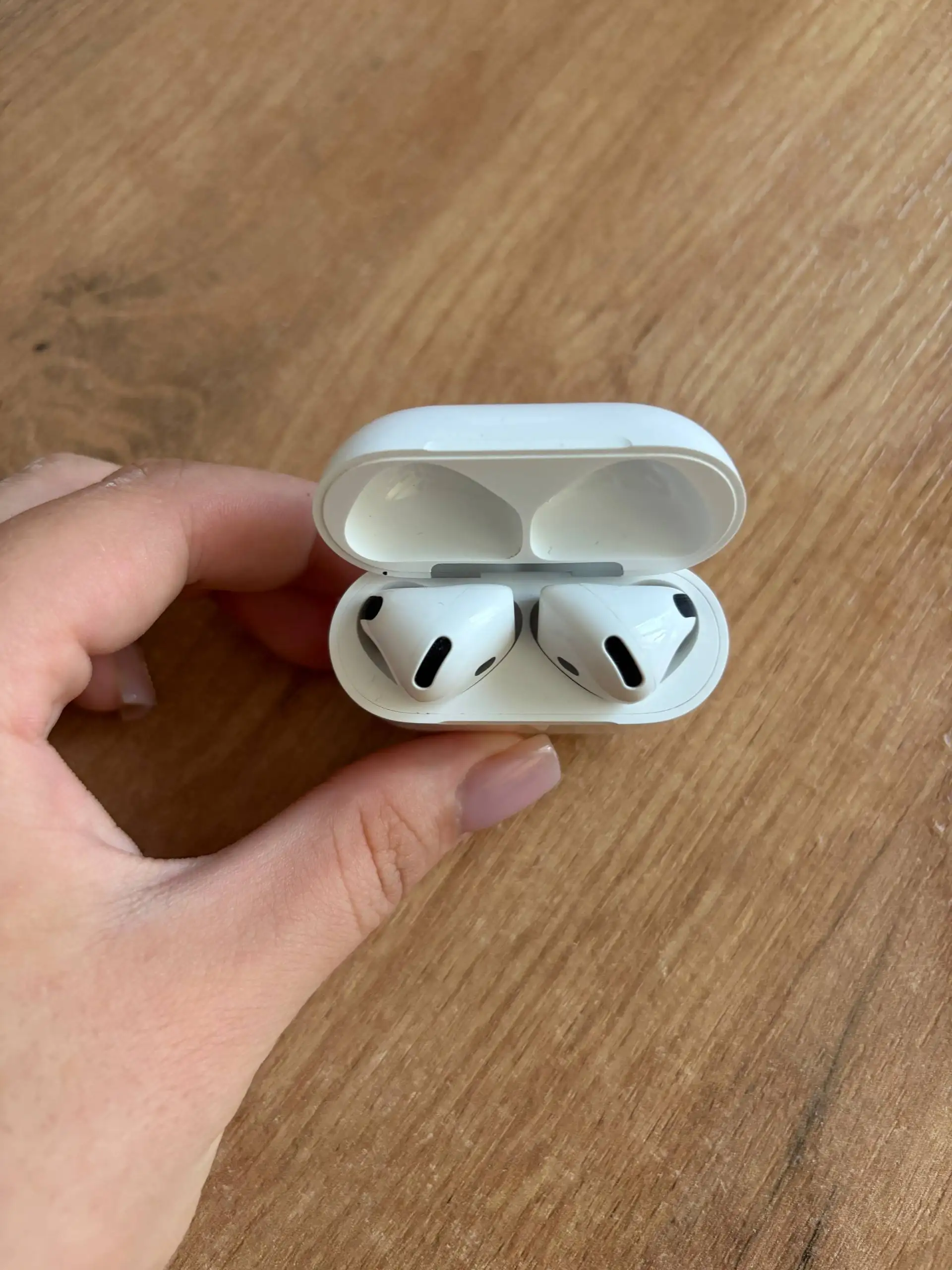 Продам оригинальные AirPods без шумоподавления - Наушники (Электроника) в Уфа