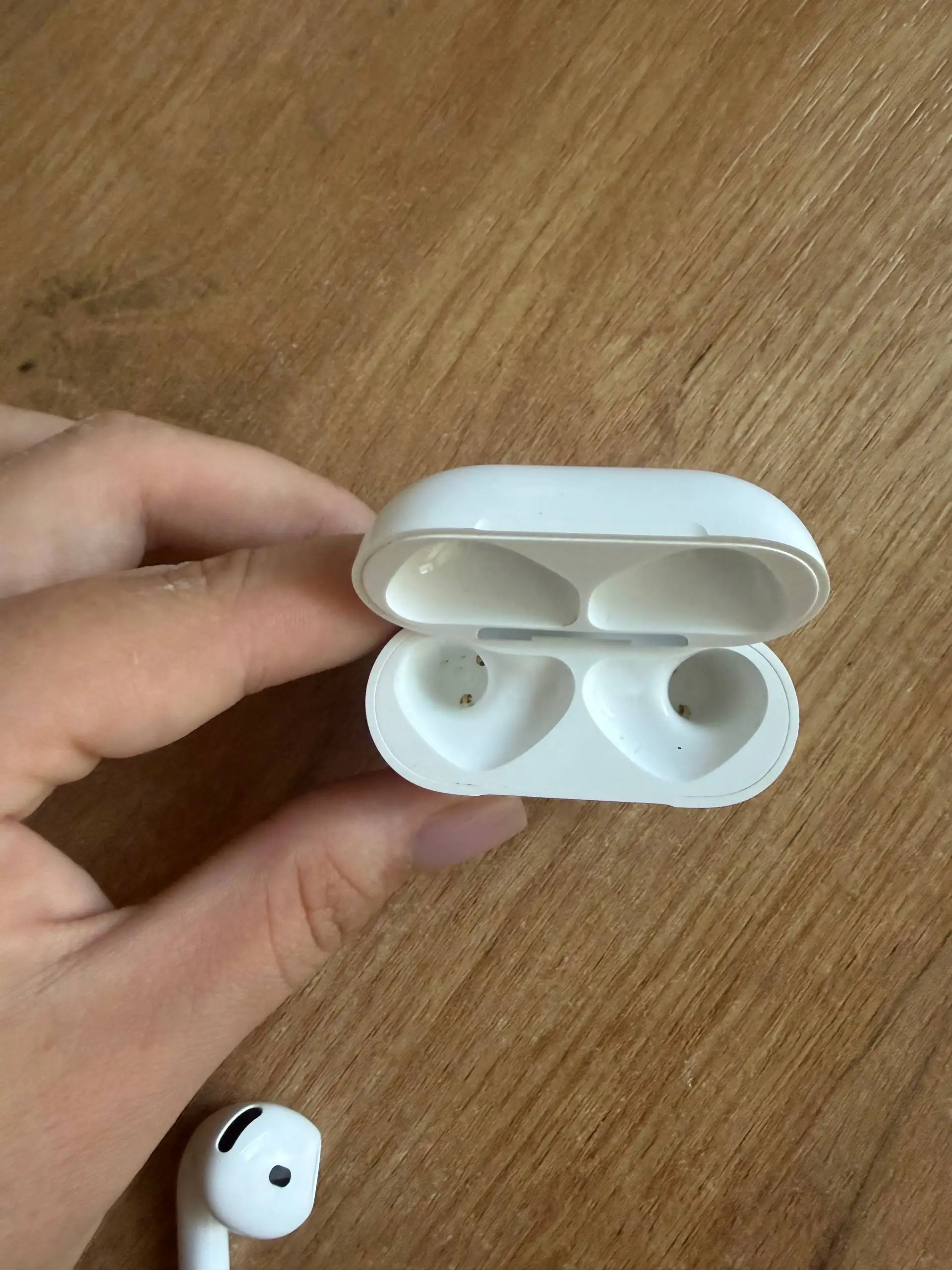 Продам оригинальные AirPods без шумоподавления - Наушники (Электроника) в Уфа