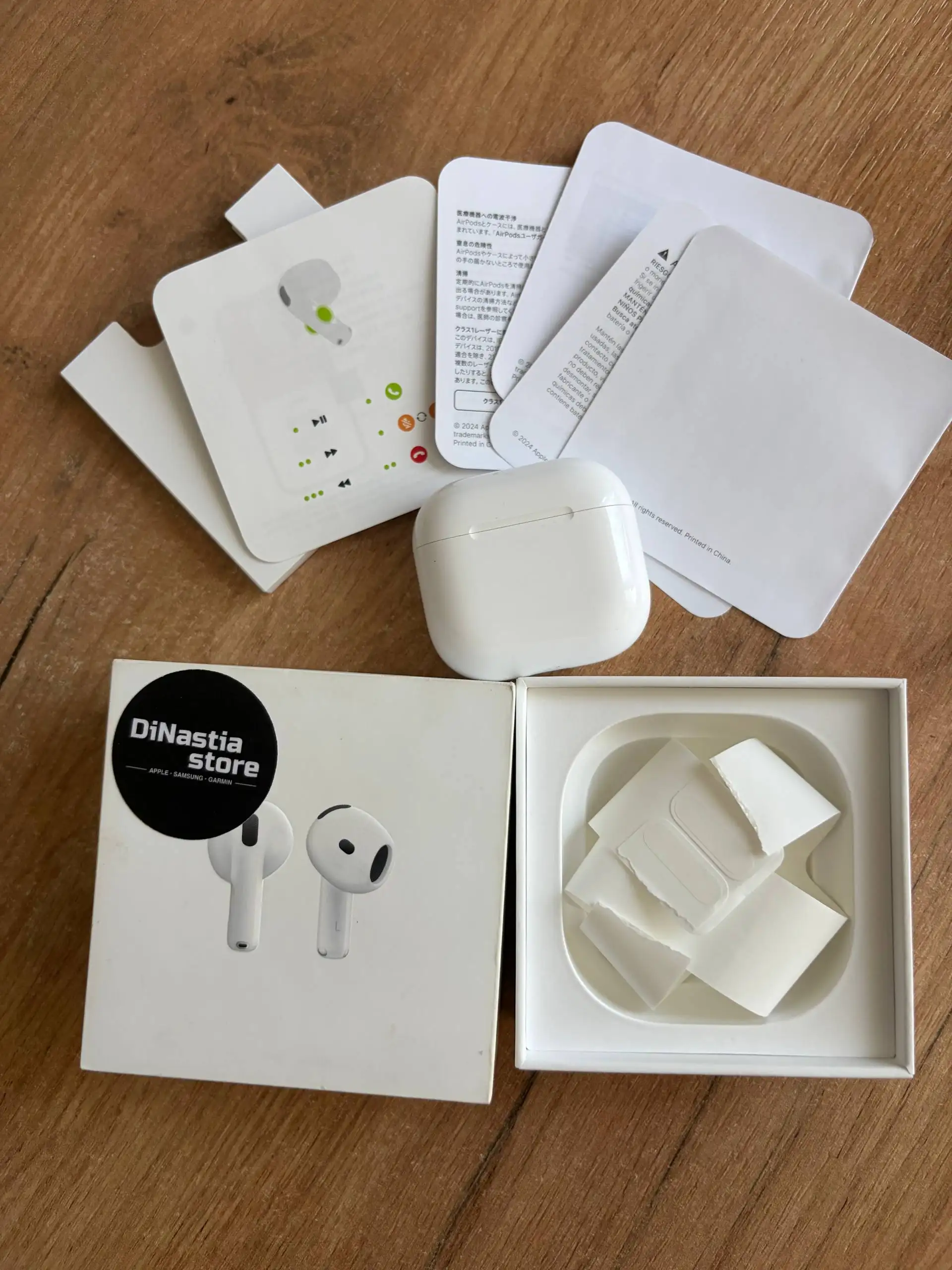 Продам оригинальные AirPods без шумоподавления - Наушники (Электроника) в Уфа