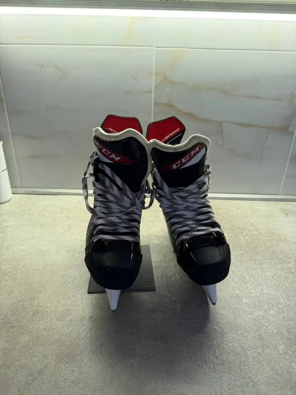 Продам коньки CCM FT475