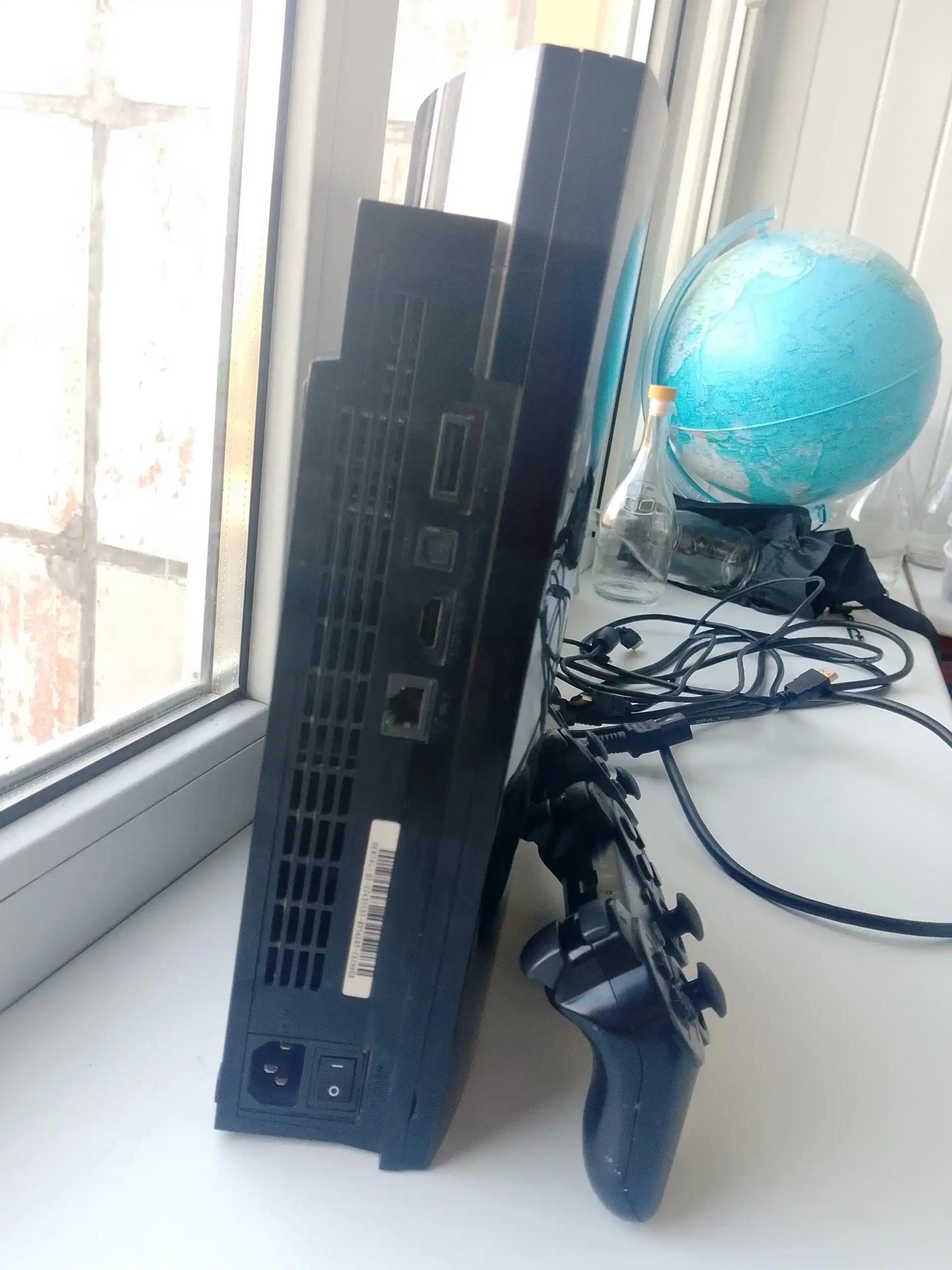 Продам телефон с небольшими царапинами