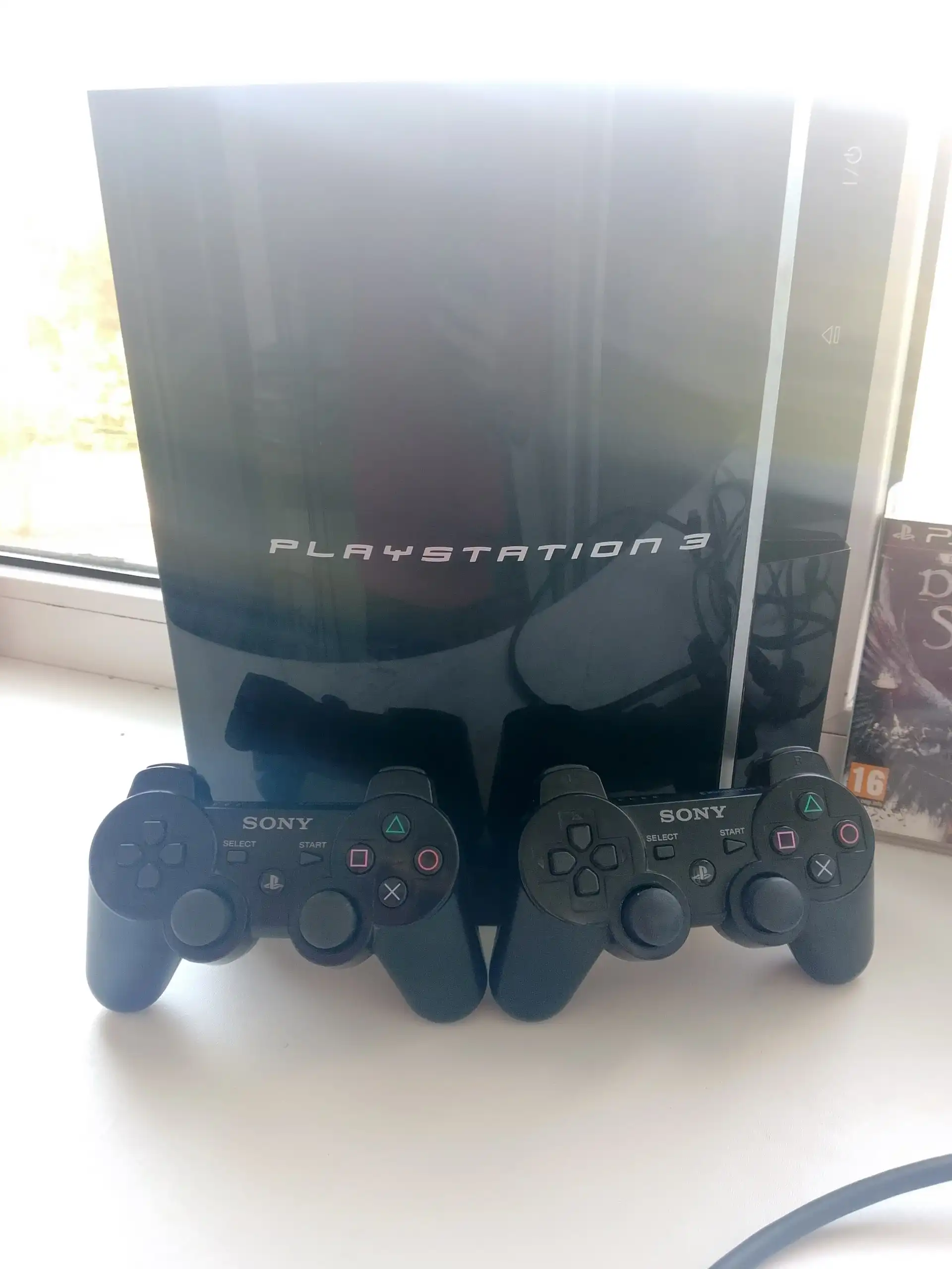 Продам телефон с небольшими царапинами