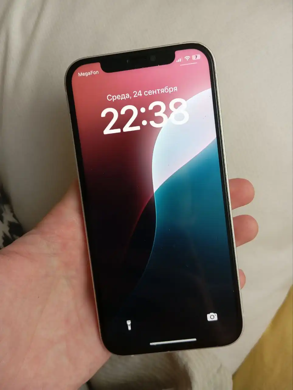 Продам iPhone 12 256 ГБ с разбитой задней крышкой