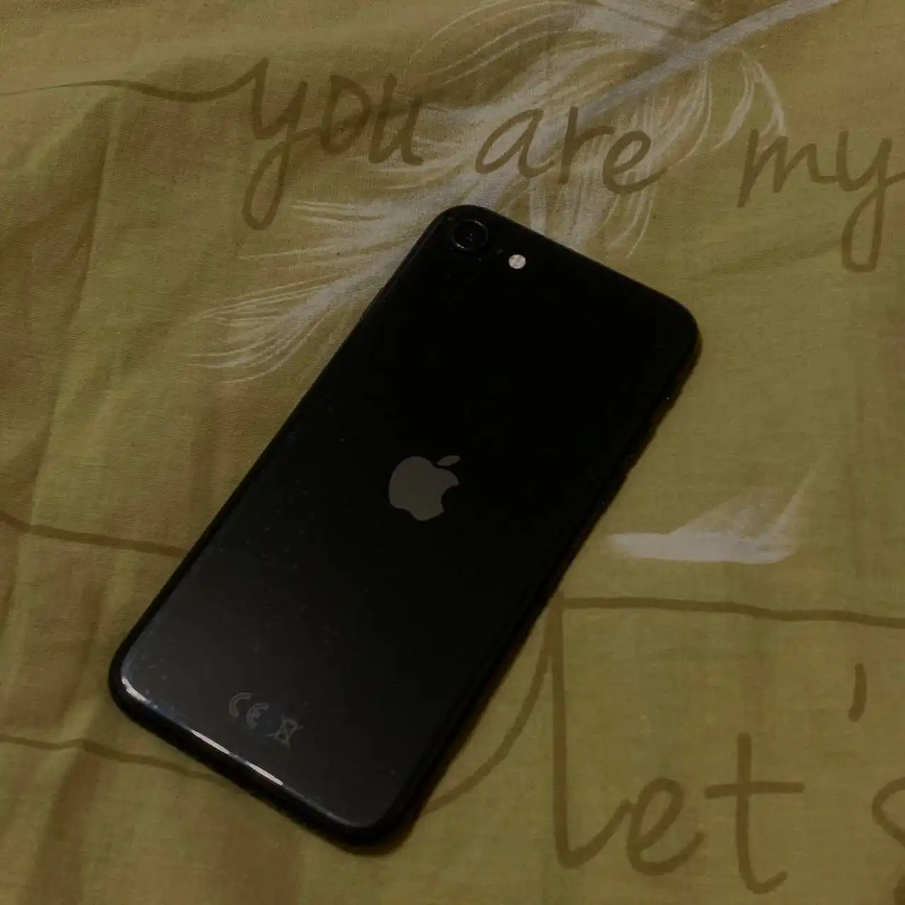 iPhone SE (2020) 64gb в хорошем состоянии