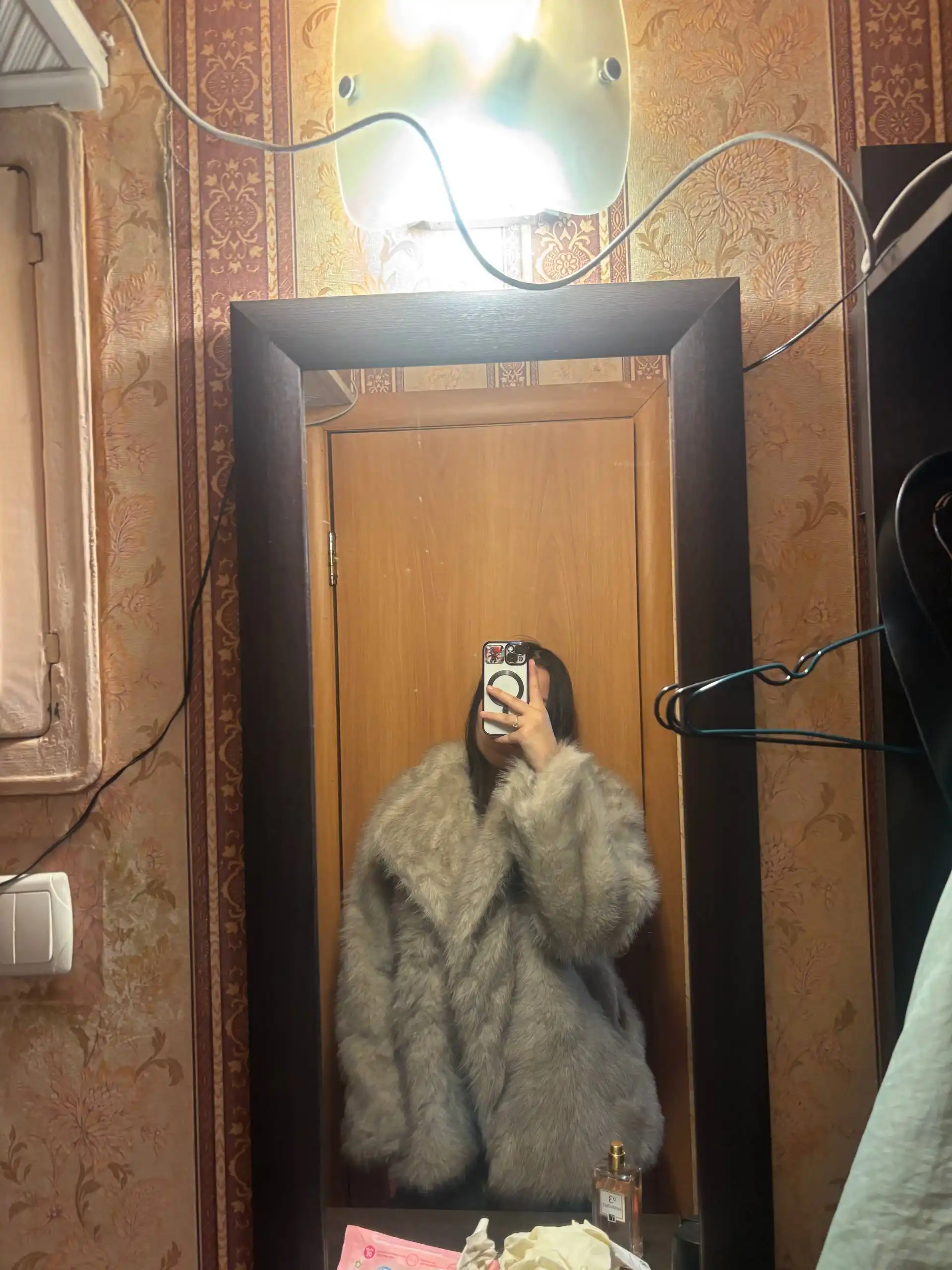 Продам шубу 48 размера новая