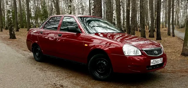 Продам Lada Priora седан 2007 года в цвете калифорнийский мак - Авто в Уфа