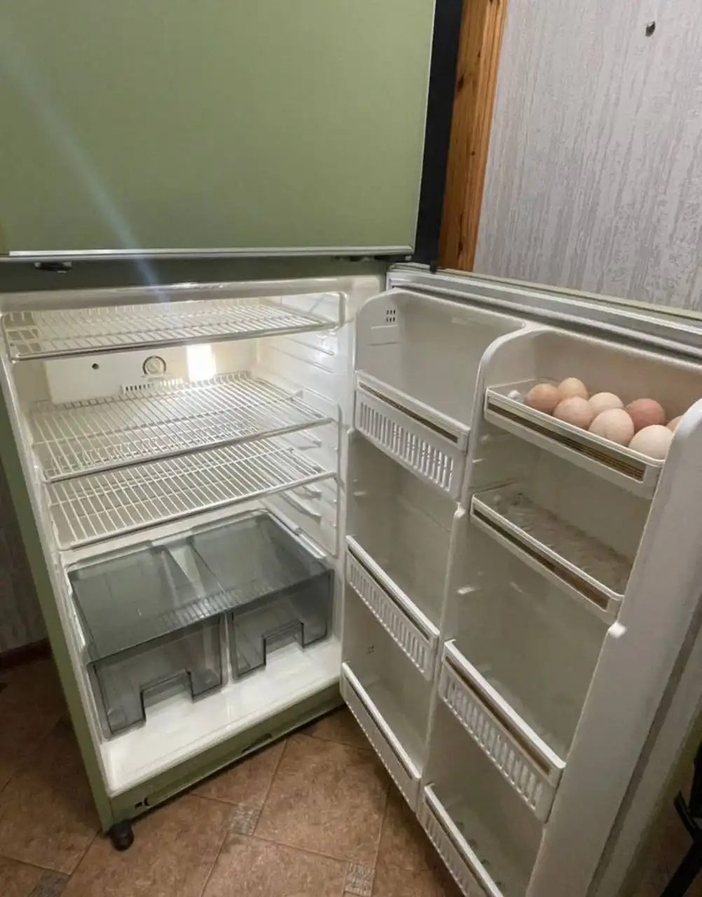 Продам холодильник SHARP в отличном состоянии