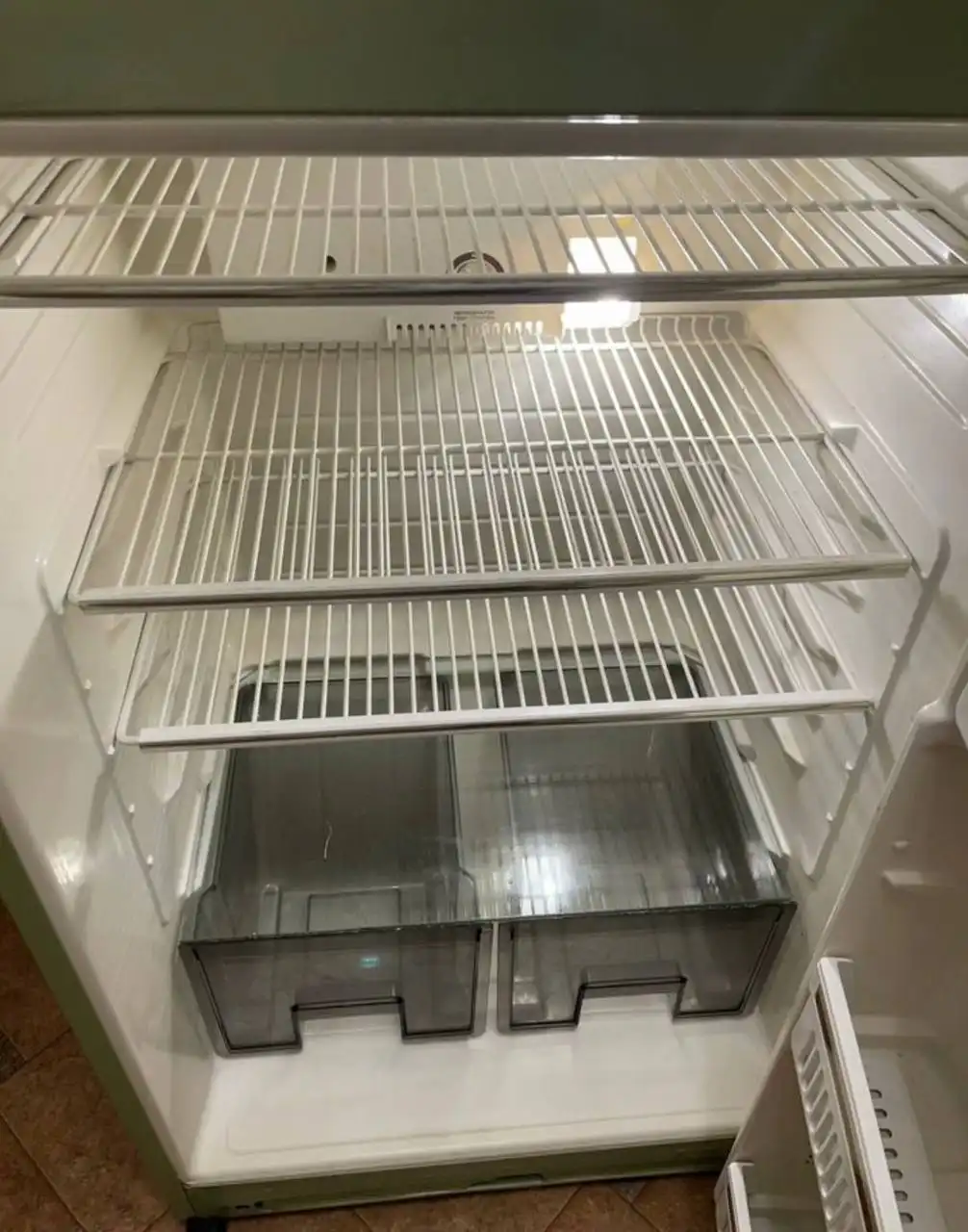 Продам холодильник SHARP в отличном состоянии