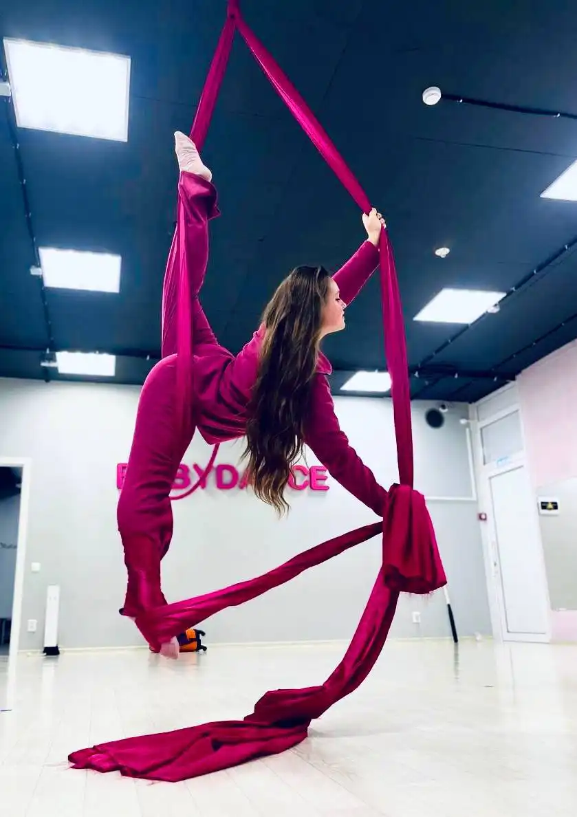 Воздушная гимнастика для детей в студии «Вертикаль»