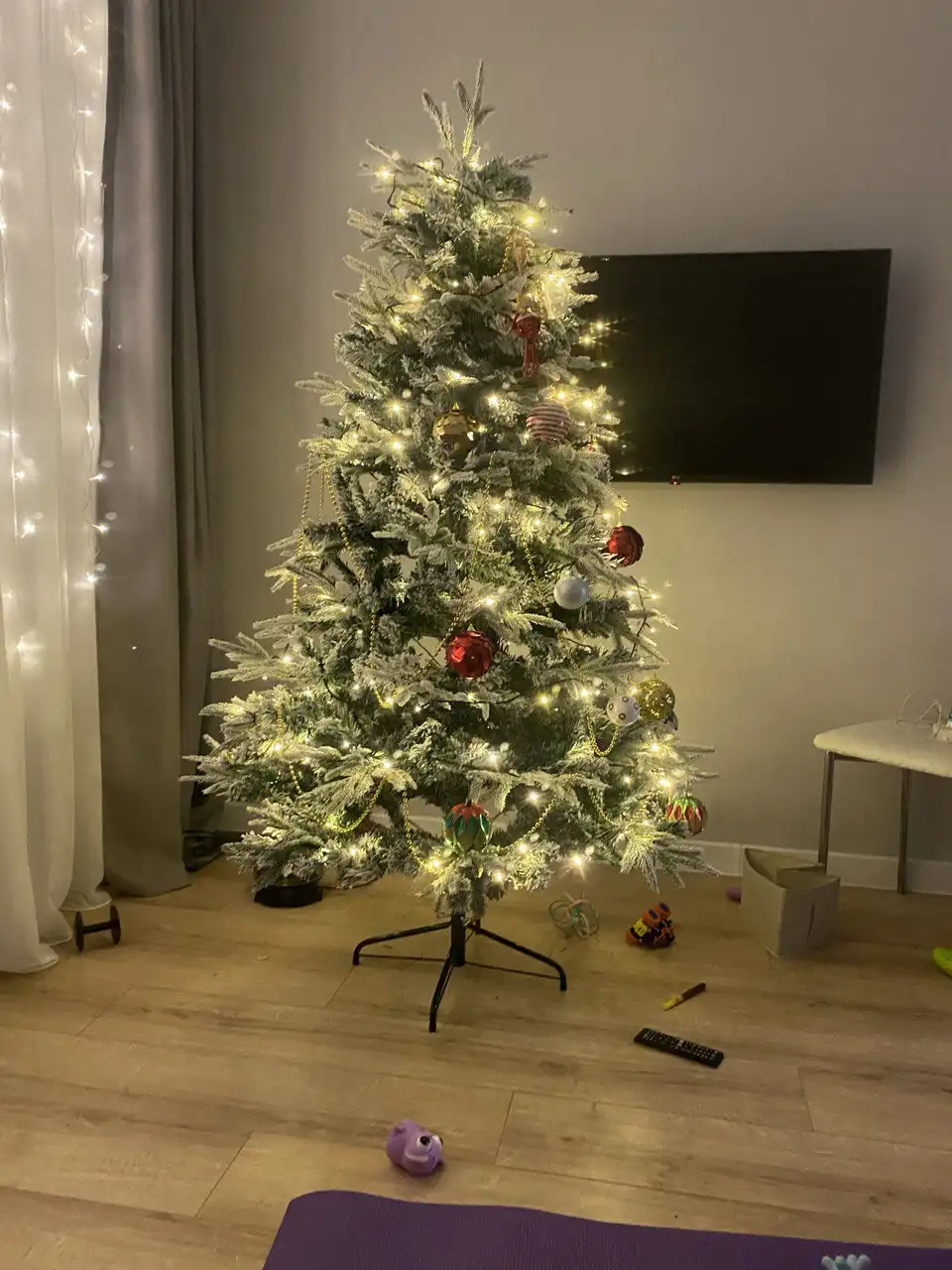 Заснеженные литые искусственные ели премиум качества