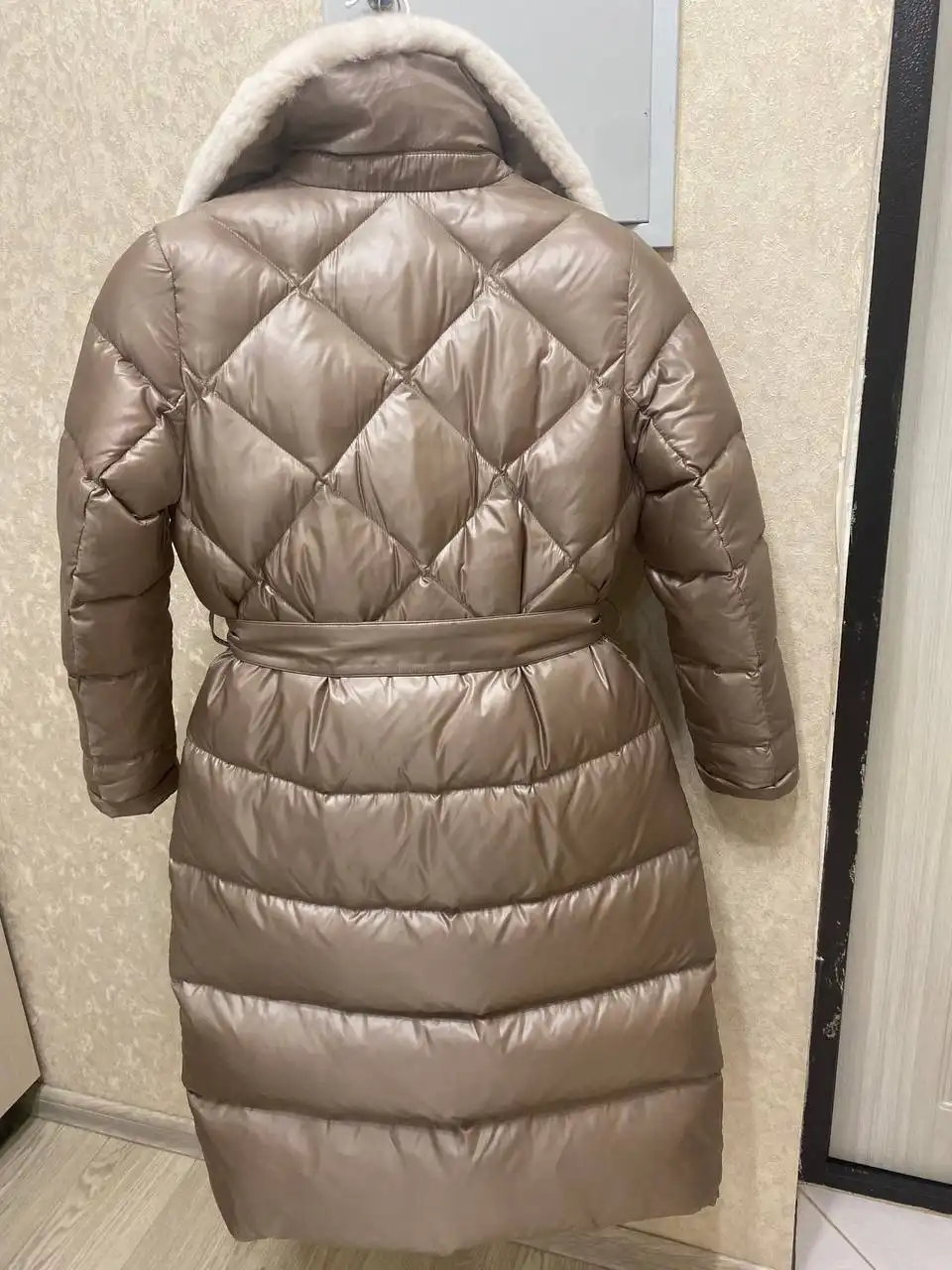 Продается новая куртка размер 42