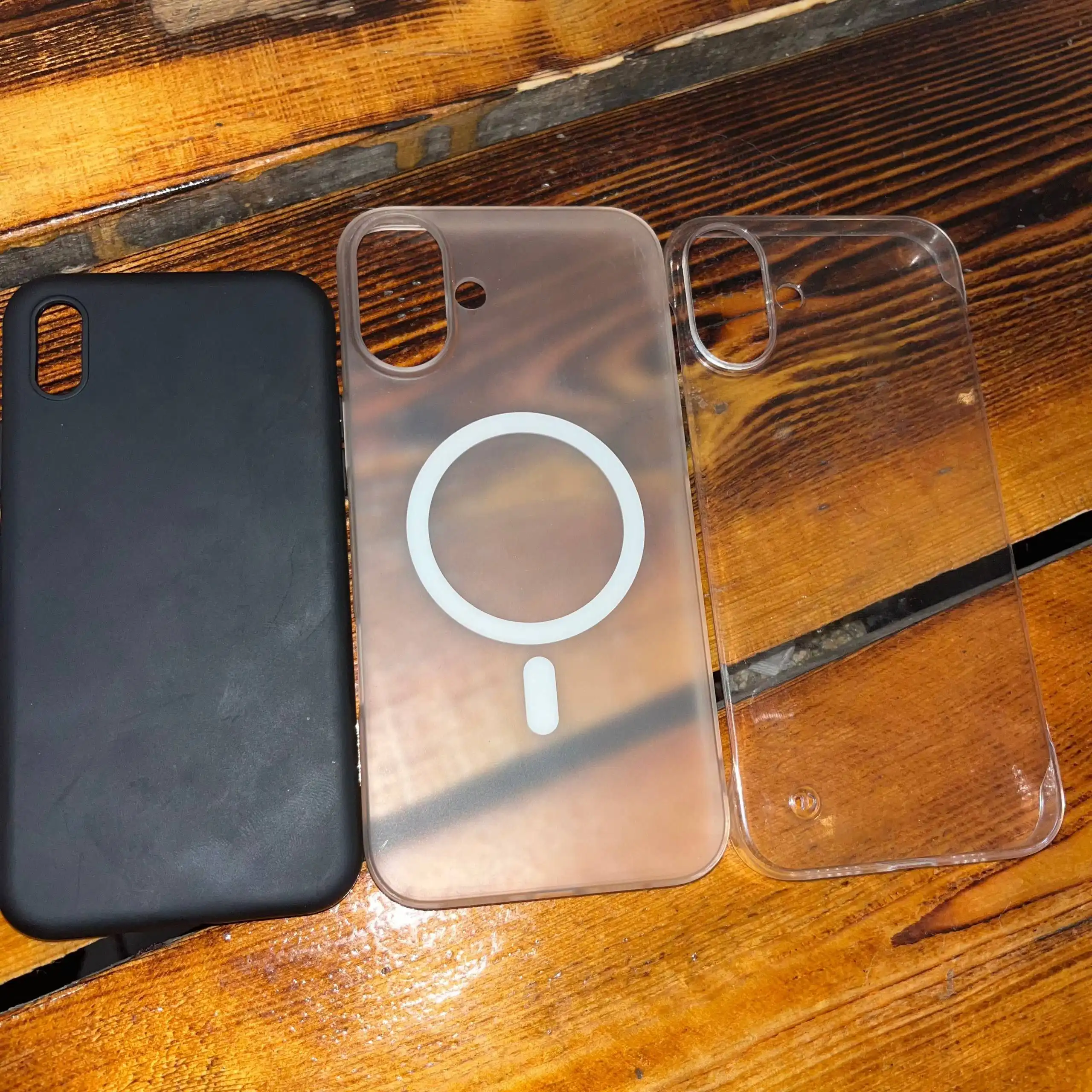 Продажа чехлов для iPhone XR и iPhone 16