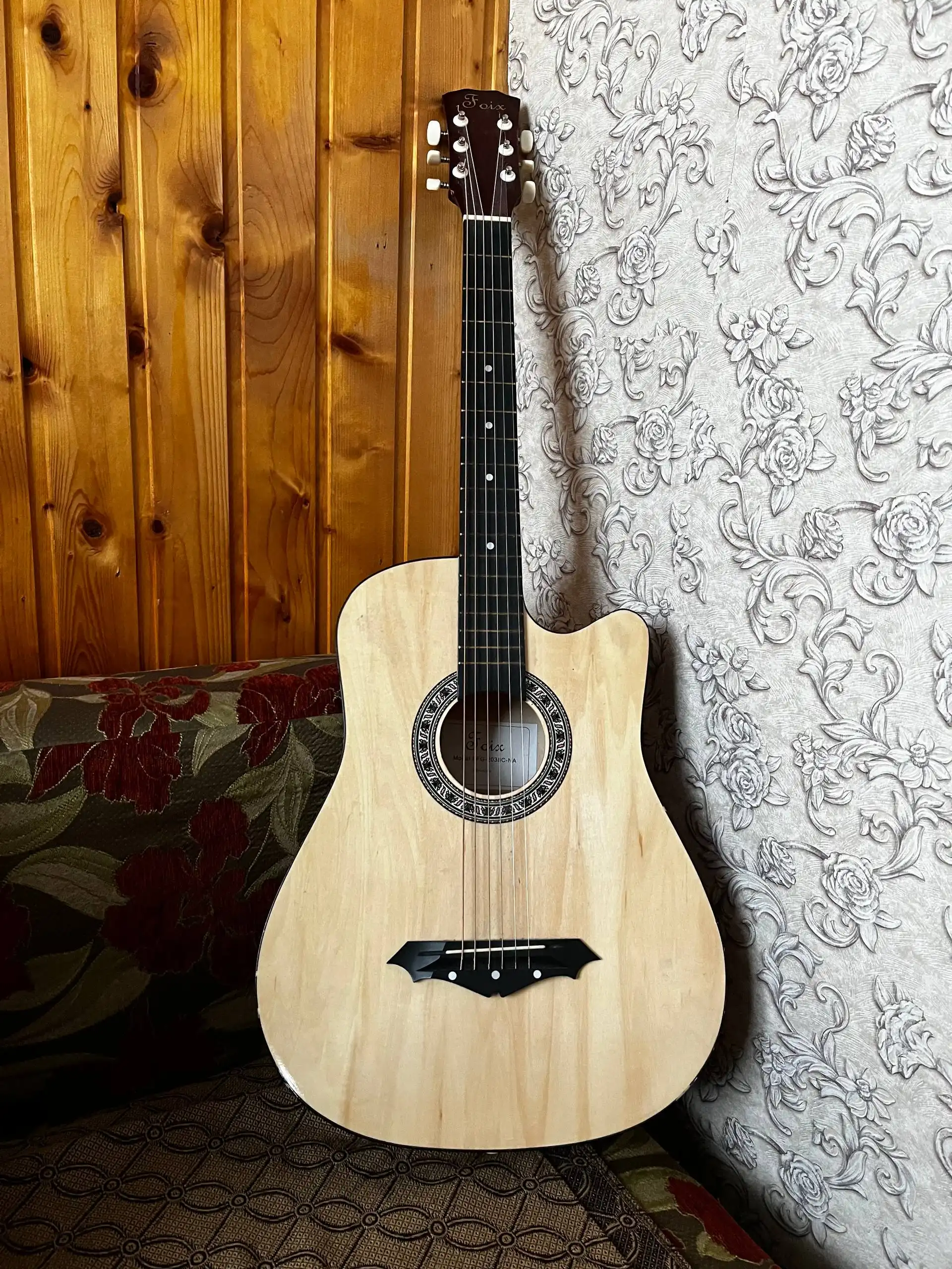 Продажа акустической гитары