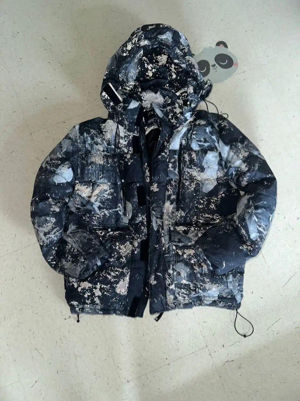 Видеокарта и мужской пуховик