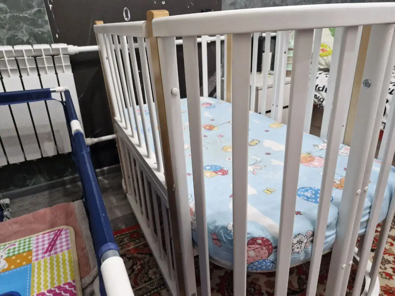 Продажа детской кроватки с регулируемой высотой