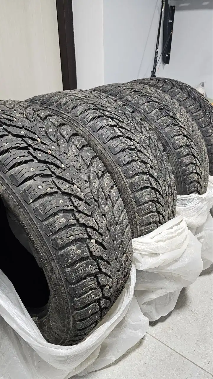 Продам зимнюю резину Hakkapeliitta 9 SUV 235/55 R18