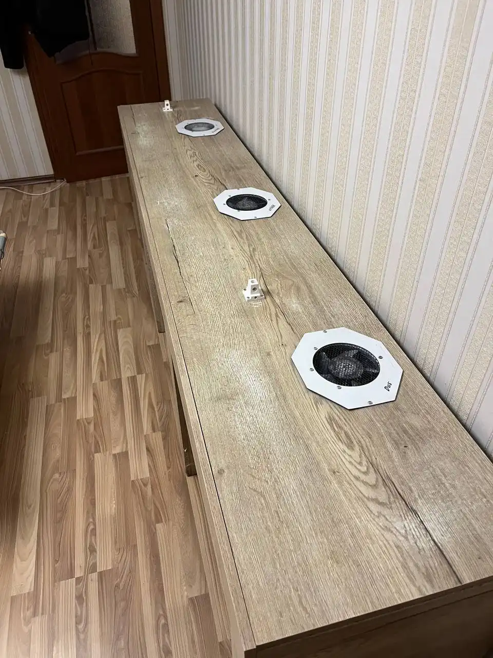 Продаётся маникюрный стол с вытяжками - Барахолка в Уфа