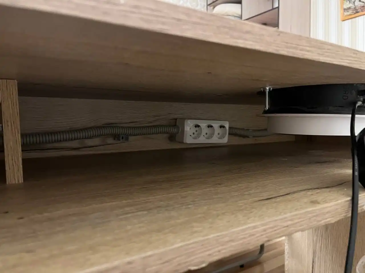 Продаётся маникюрный стол с вытяжками - Барахолка в Уфа