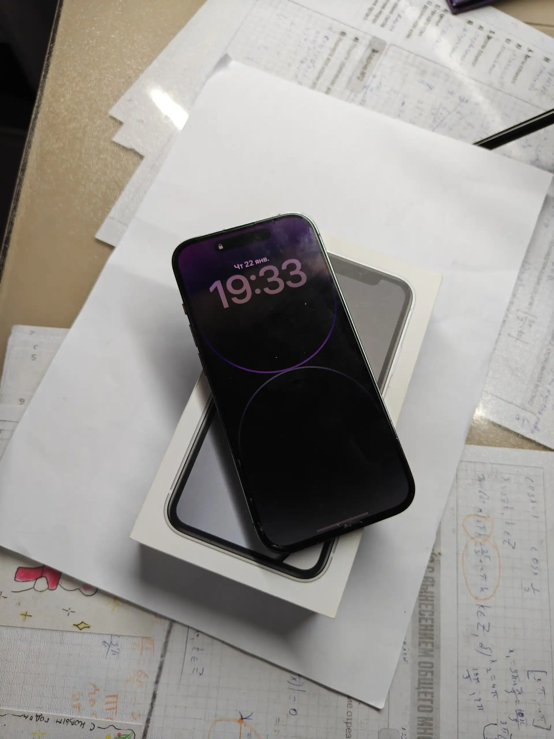 Iphone 14 pro с треснутой защиткой - Смартфоны (Электроника) в Уфа