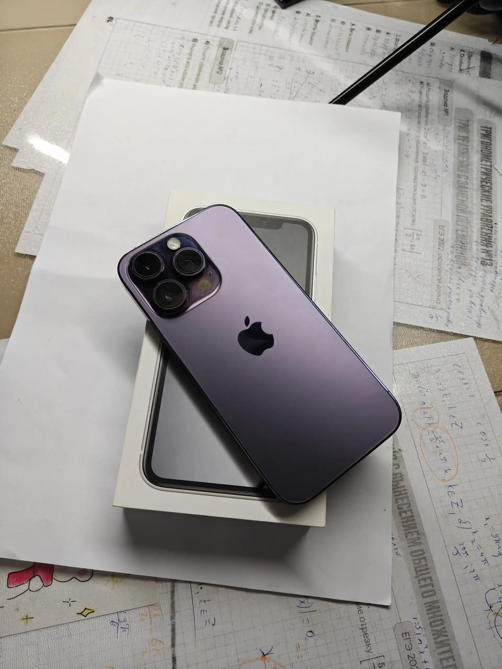 Iphone 14 pro с треснутой защиткой - Смартфоны (Электроника) в Уфа