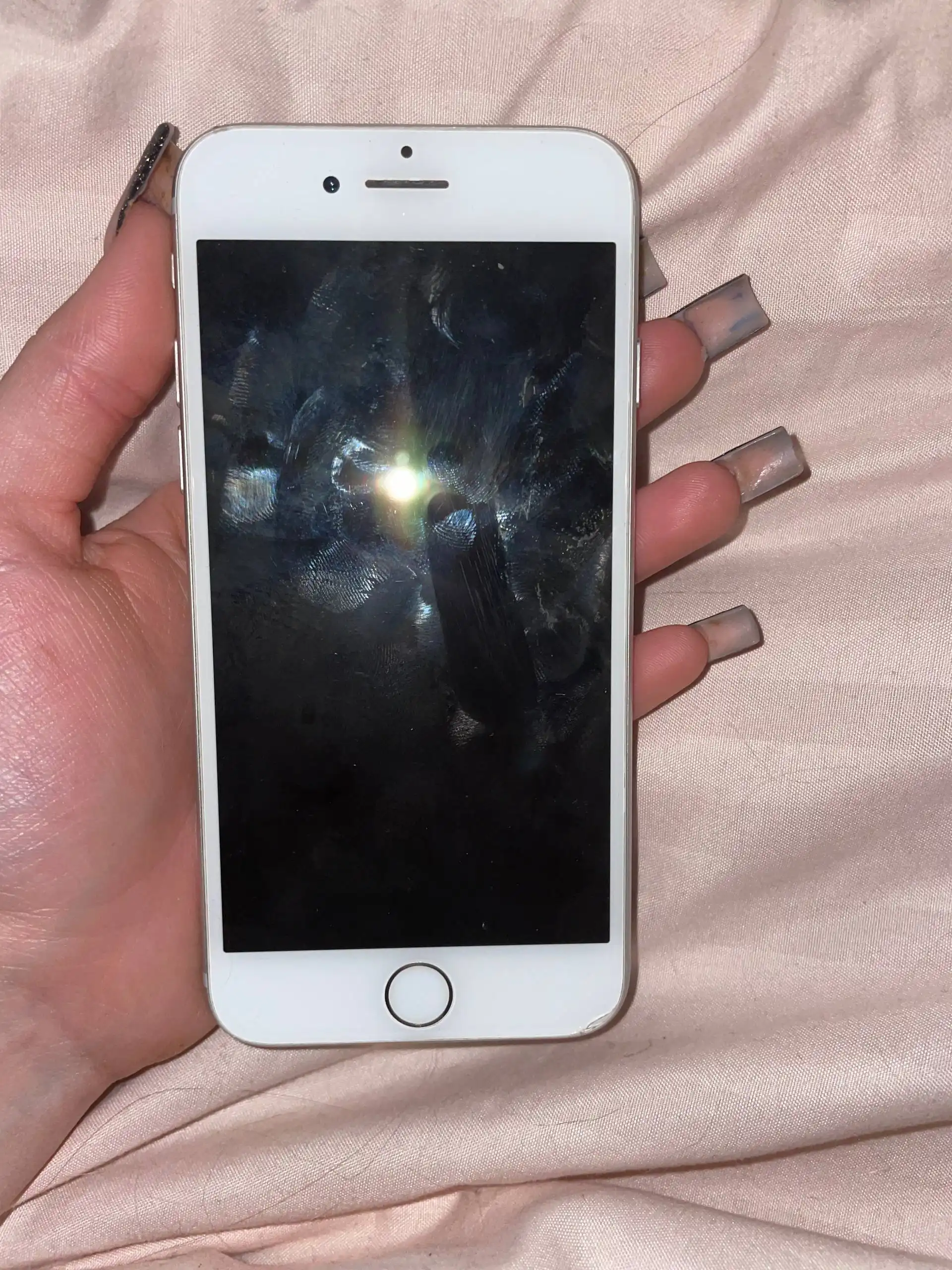 Продажа iPhone 7 серебристого цвета - Смартфоны (Электроника) в Уфа