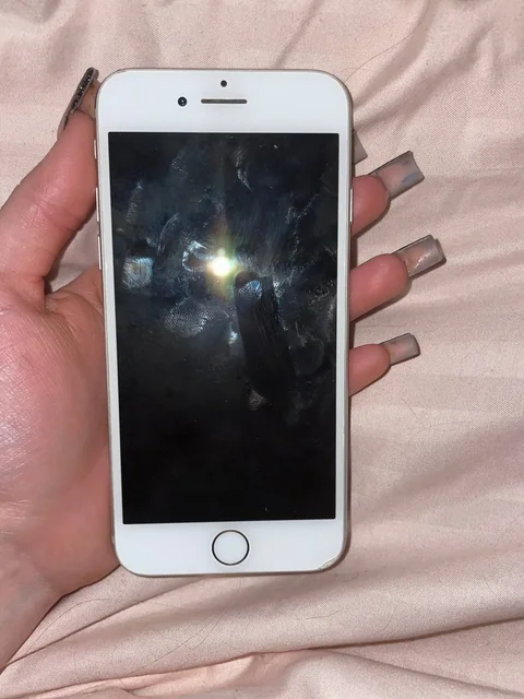 Продажа iPhone 7 серебристого цвета - Электроника в Уфа