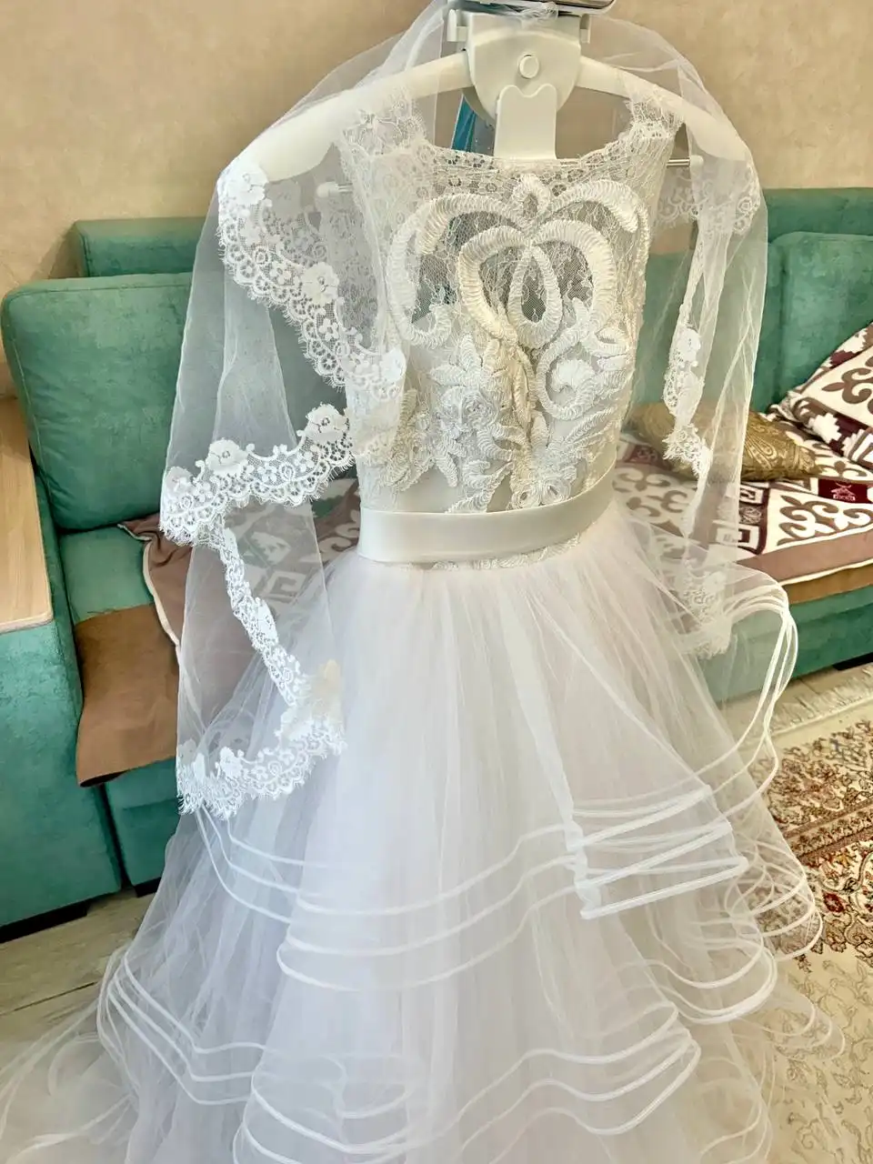 Свадебное платье со шлейфом и фатой - Свадебная одежда (Одежда) в Уфа